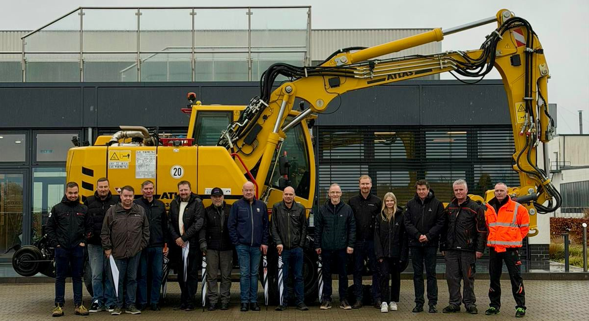 INFRAn jäsenyrittäjät tutustuivat Atlaksen ratatyökoneisiin Bremenissä