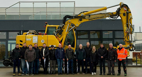 INFRAn jäsenyrittäjät tutustuivat Atlaksen ratatyökoneisiin Bremenissä